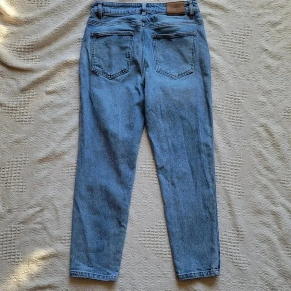 Only Straight Legged Patched Jeans - Picture 8 of 9